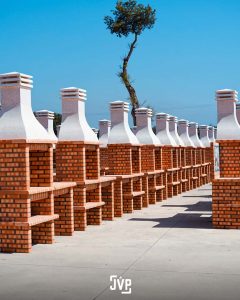 Churrasqueiras tradicionais com tijolos, Barbecues, com chaminés britadas, exposição e vendas junto à Fabrica de Churrasqueiras com tijolos cor de barro